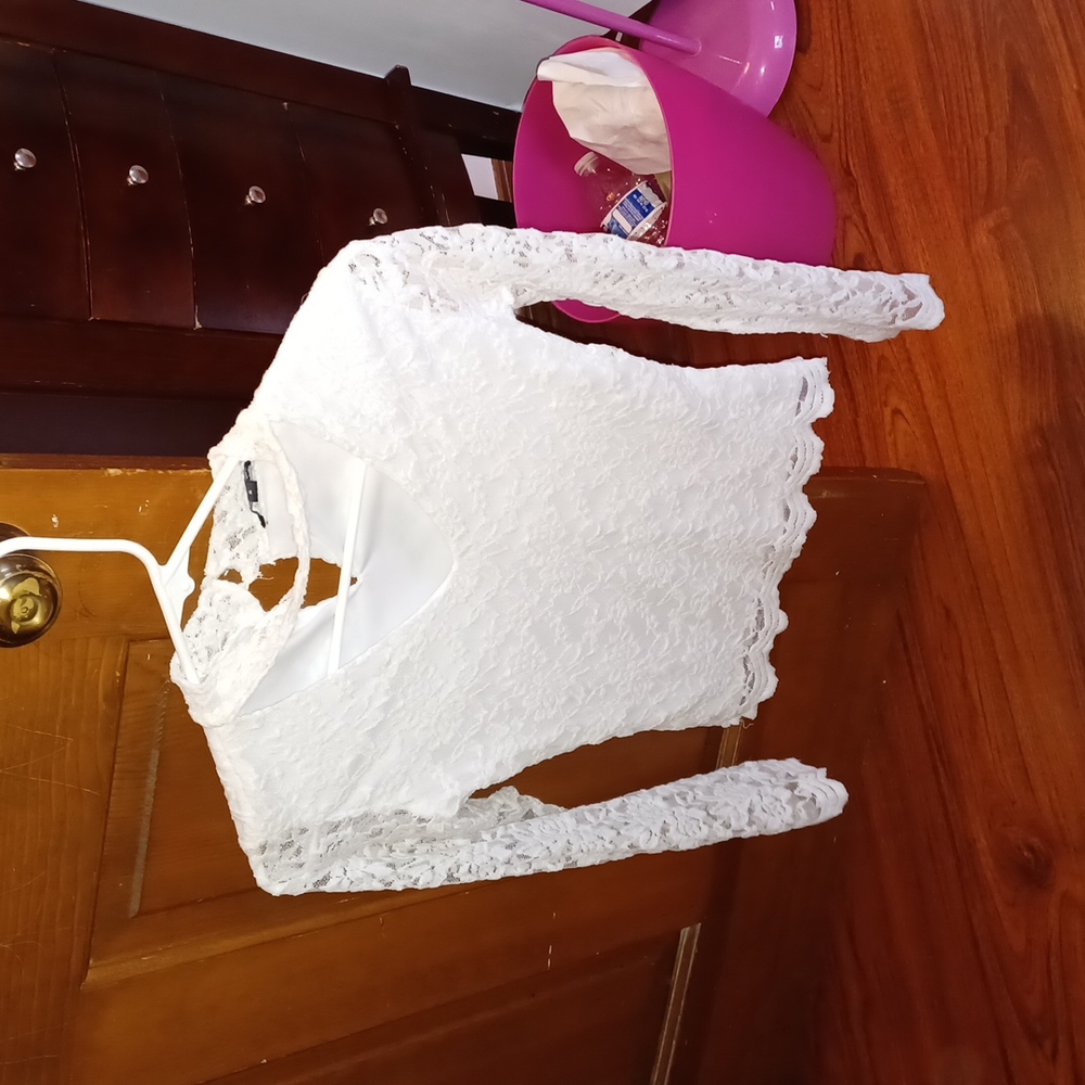 White lace long sleeve top